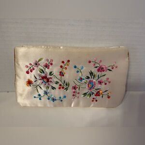 Elegant Floral Embroidered Cream Clutch